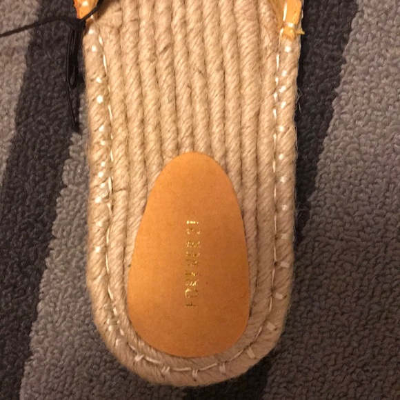 NWT Espadrilles Slipper - Picture 2 of 6
